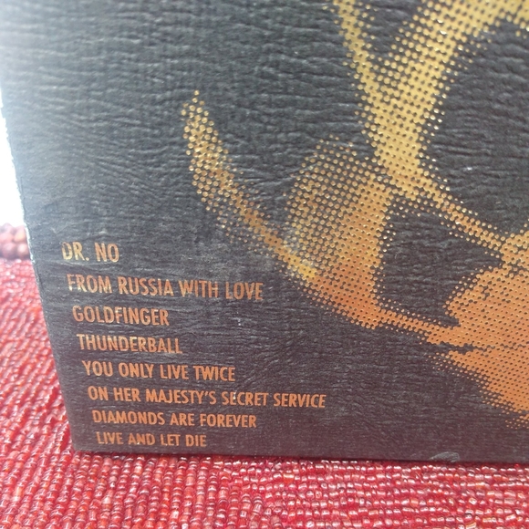 Deluxe Edition Bond 007 Gift Set 8 VHS Tapes +. Co - Picture 2 of 9